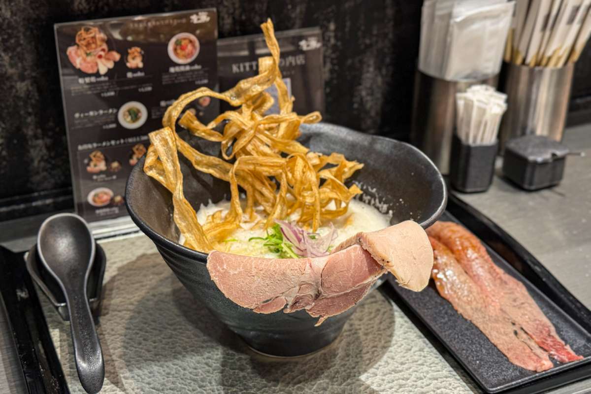 東京車站｜人氣「KITTE 丸之內」推薦美食餐廳5選！雞soba座銀拉麵、根室花丸必吃