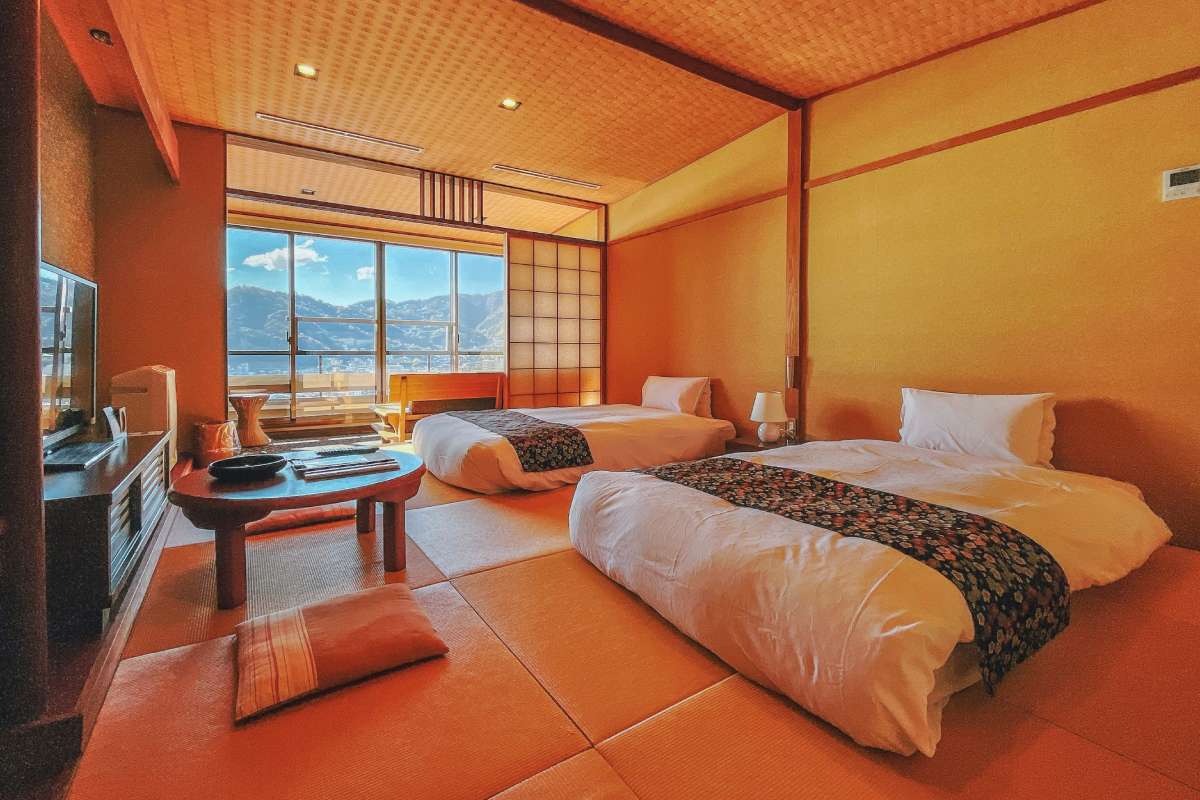 熱海住宿推薦｜湯宿一番地：房內看煙火、百年自家源泉，高CP值熱海溫泉旅館評測